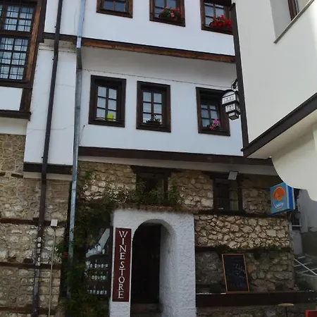 אוהריד Patche Residence - A Wine Cellar Hideaway In The Historic Home Of Revolutionary Metodi Patche מראה חיצוני תמונה