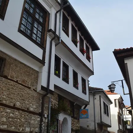 אוהריד Patche Residence - A Wine Cellar Hideaway In The Historic Home Of Revolutionary Metodi Patche מראה חיצוני תמונה