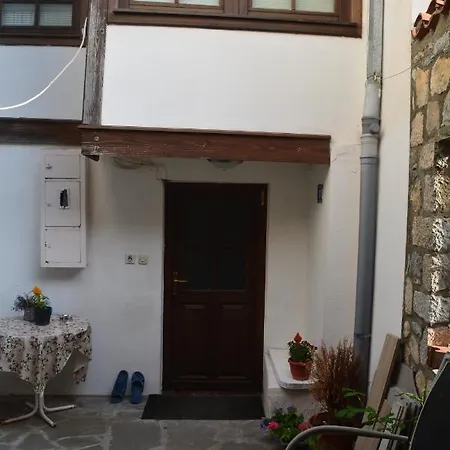 אוהריד Patche Residence - A Wine Cellar Hideaway In The Historic Home Of Revolutionary Metodi Patche מראה חיצוני תמונה