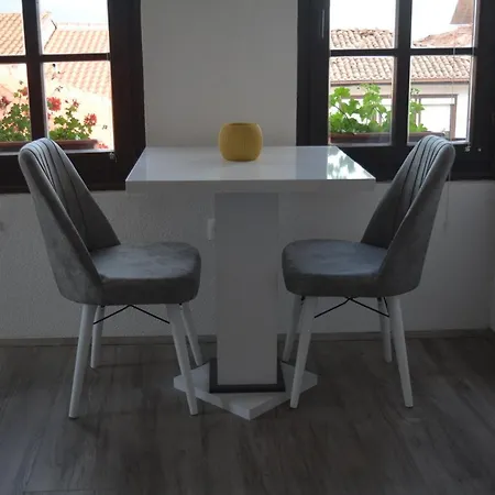 אוהריד Patche Residence - A Wine Cellar Hideaway In The Historic Home Of Revolutionary Metodi Patche מראה חיצוני תמונה