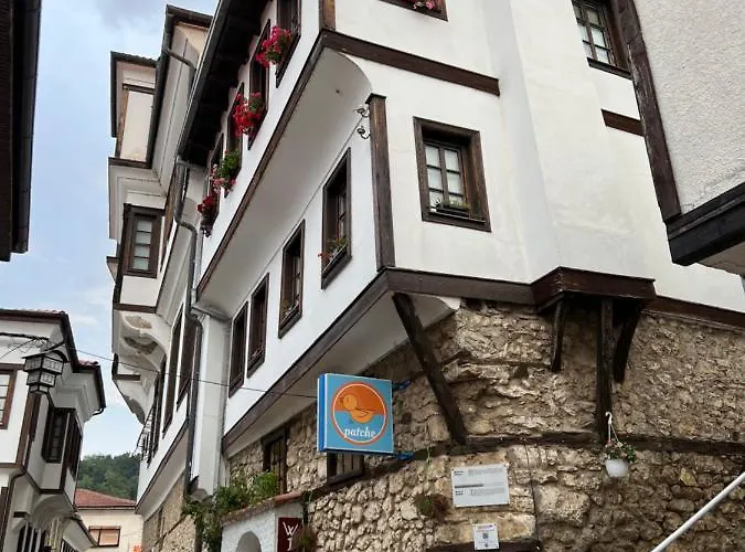Patche Residence - A Wine Cellar Hideaway In The Historic Home Of Revolutionary Metodi Patche