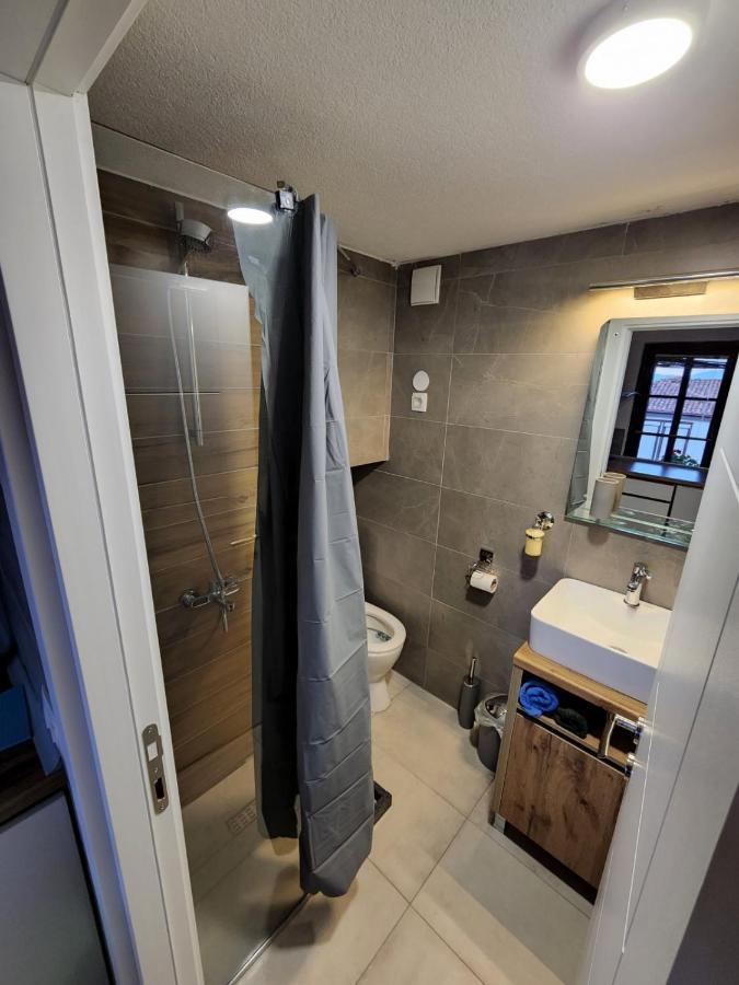 Apartman Patche - A Wine Cellar Hideaway In The Historic Of Revolutionary Metodi Patche